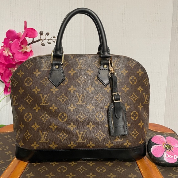 LOUIS VUITTON Alma handbag MM - Picture 2 of 13